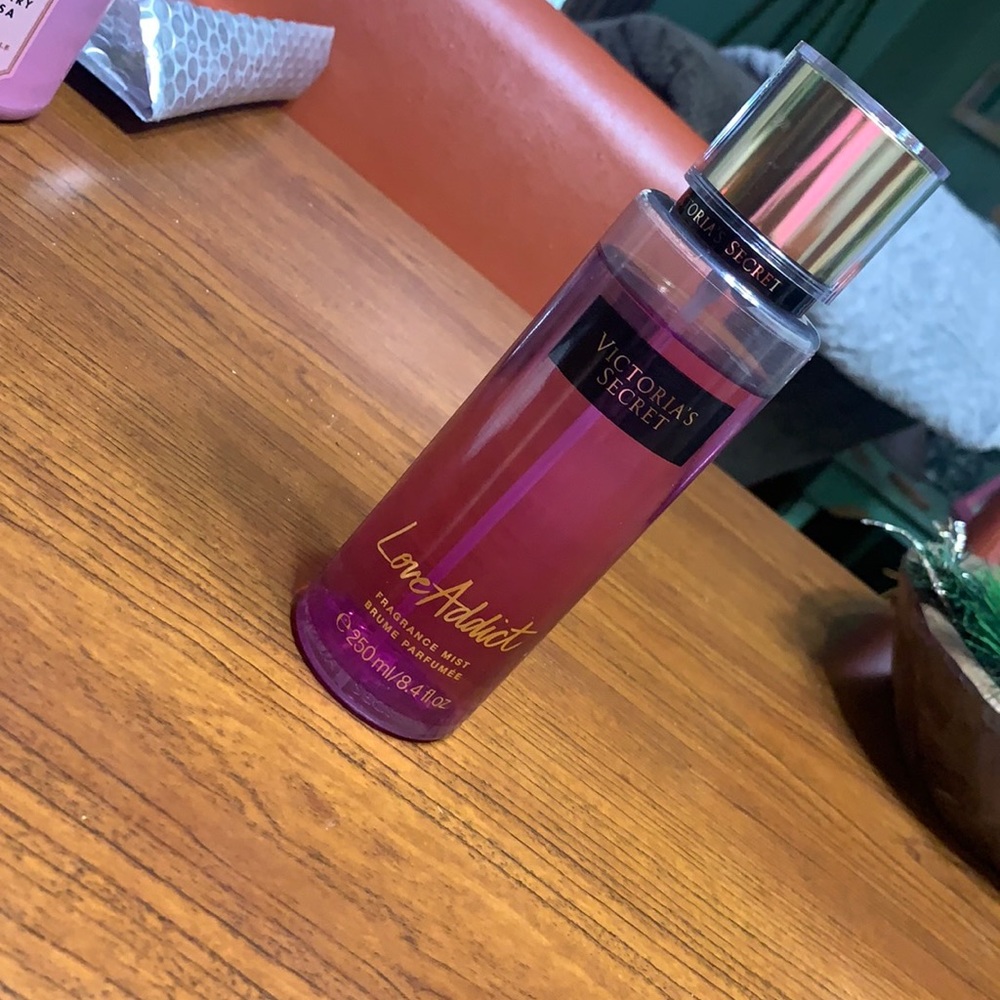 Victoria secret live addict